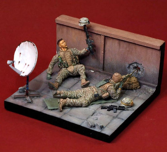 Scale Models 1/ 35 U.S. MARINES Iraq 2 soldiers include the base   figure Historical  Resin Model
