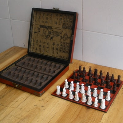 New Antique Chess Set of Chess Wooden Coffee Table Antique Miniature Chess Board Chess Pieces Move Box Set Retro Style lifelike